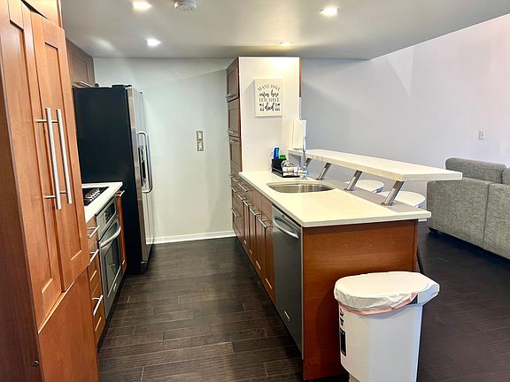 4th image of 1238 Seymour St #321