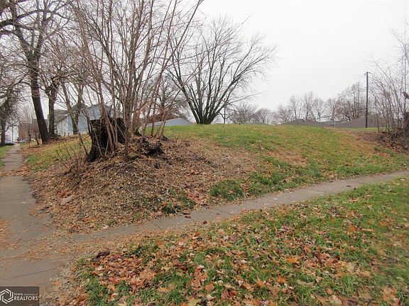 3rd image of 327 North Ln