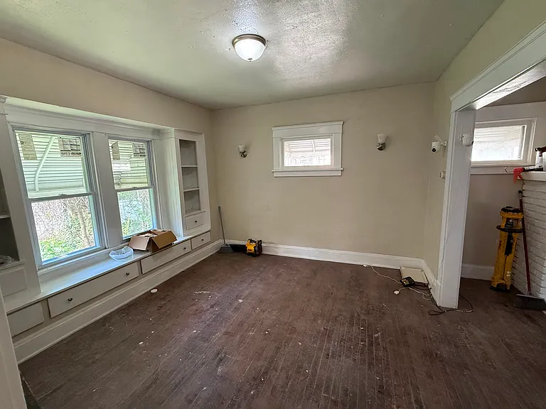 11714 Oakview Ave — Photo 2