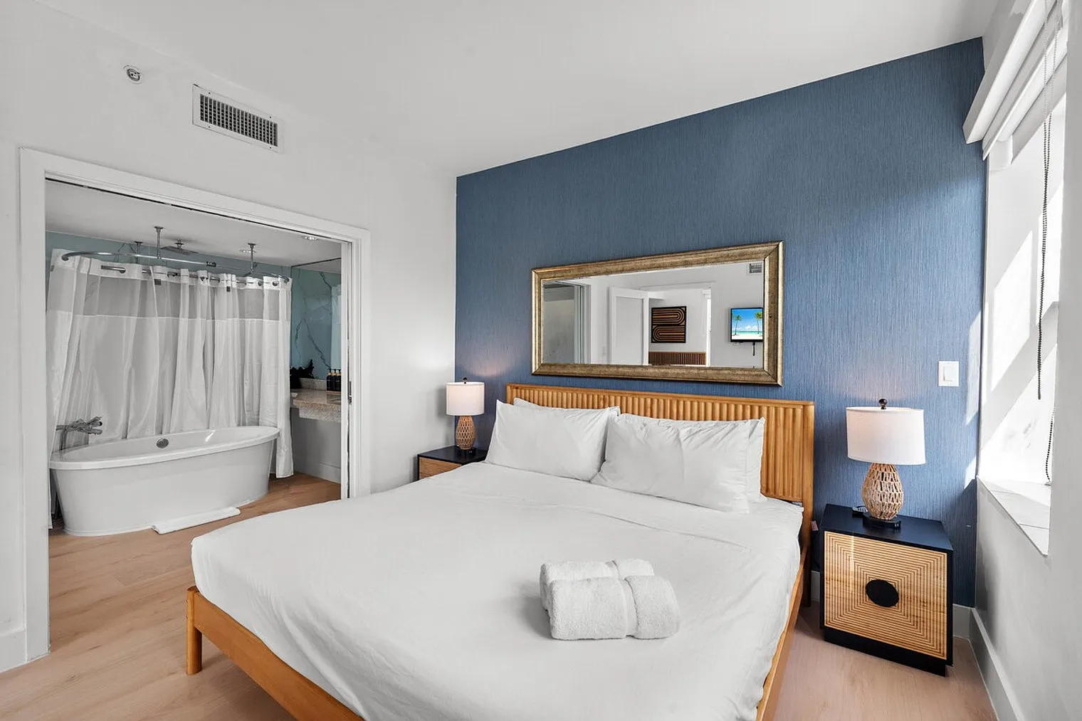 1 bed, 1.0 bath, $3,569 — Photo 3