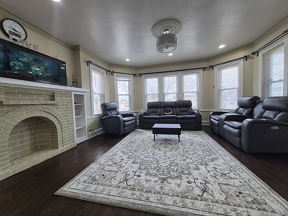 2nd image of 4855 W Argyle St