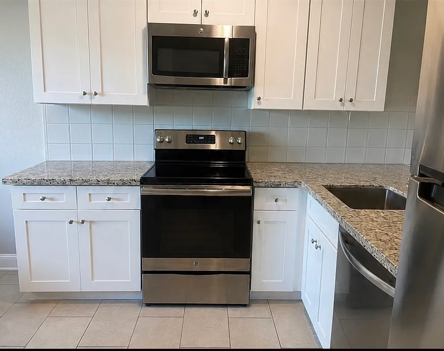 2 bed, 900 sqft, $2,195 — Photo 3