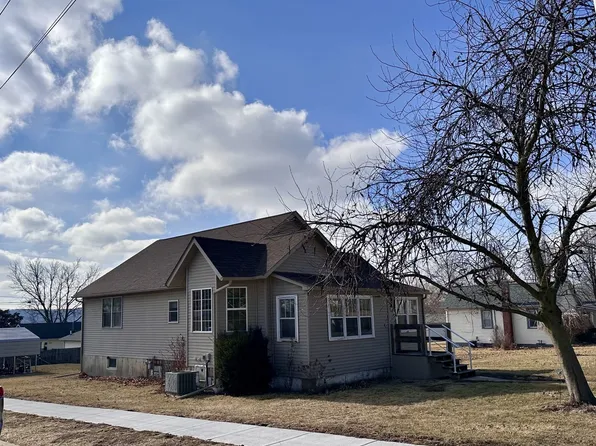 131 E Iowa St, Spring Valley, IL 61362