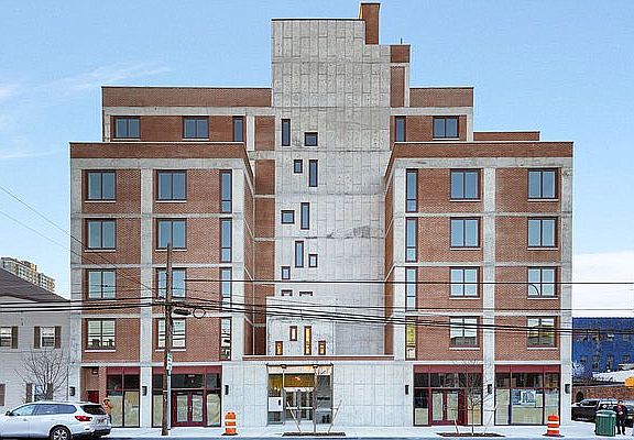 3rd image of 4604 Vernon Blvd Unit 3-A