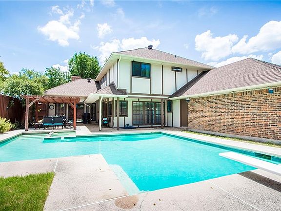 3rd image of 4915 Meadowcreek Dr