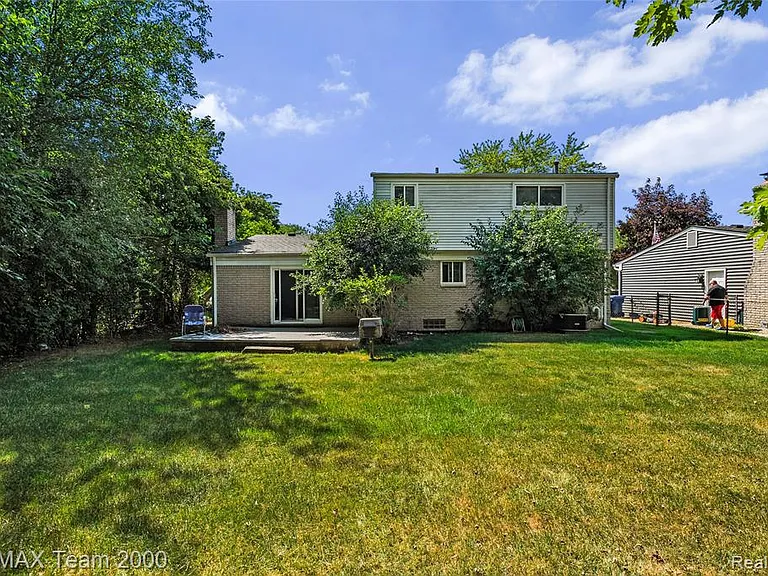 2053 Brookfield St — Photo 35
