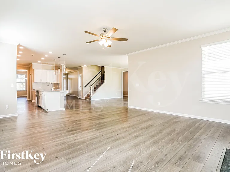 355 Streamliner Blvd — Photo 4