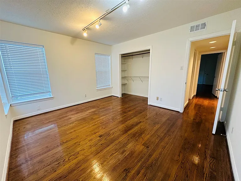 2309 Sheridan St — Photo 14