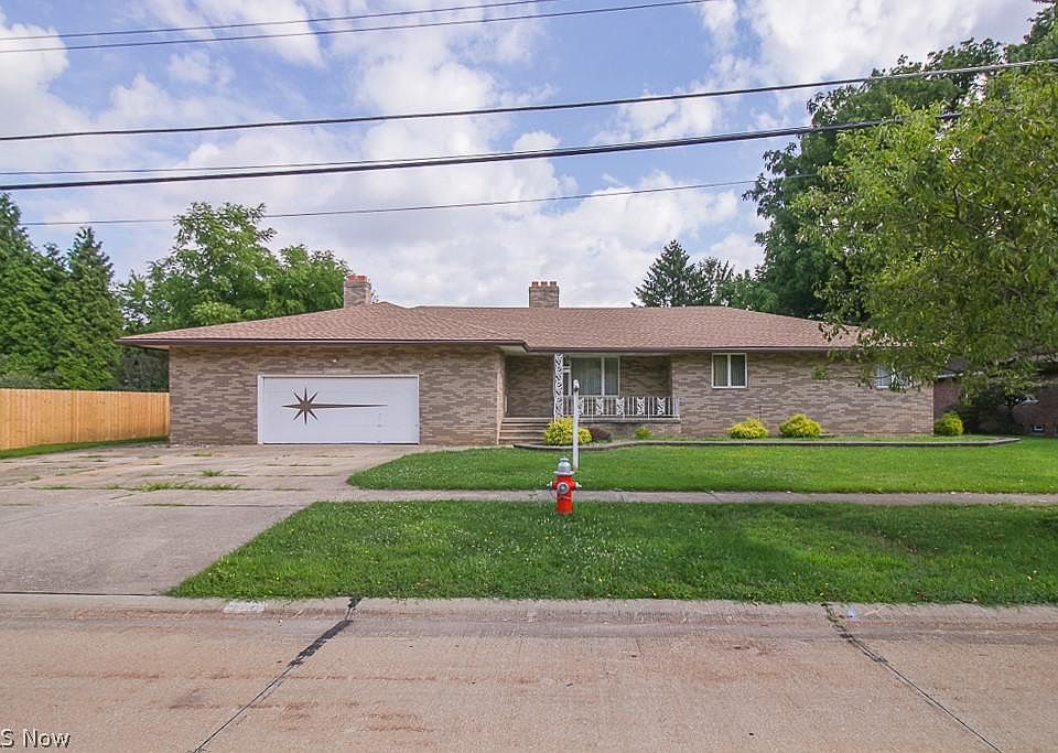 1st image of 380 Park Dr