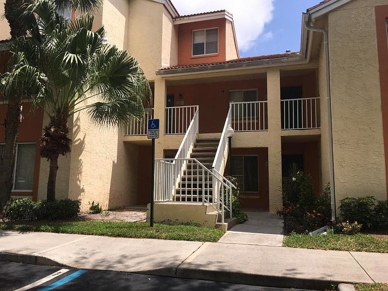 2nd image of 1062 The Pointe Dr