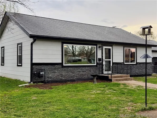 216 Olive St, Eldon, MO 65026