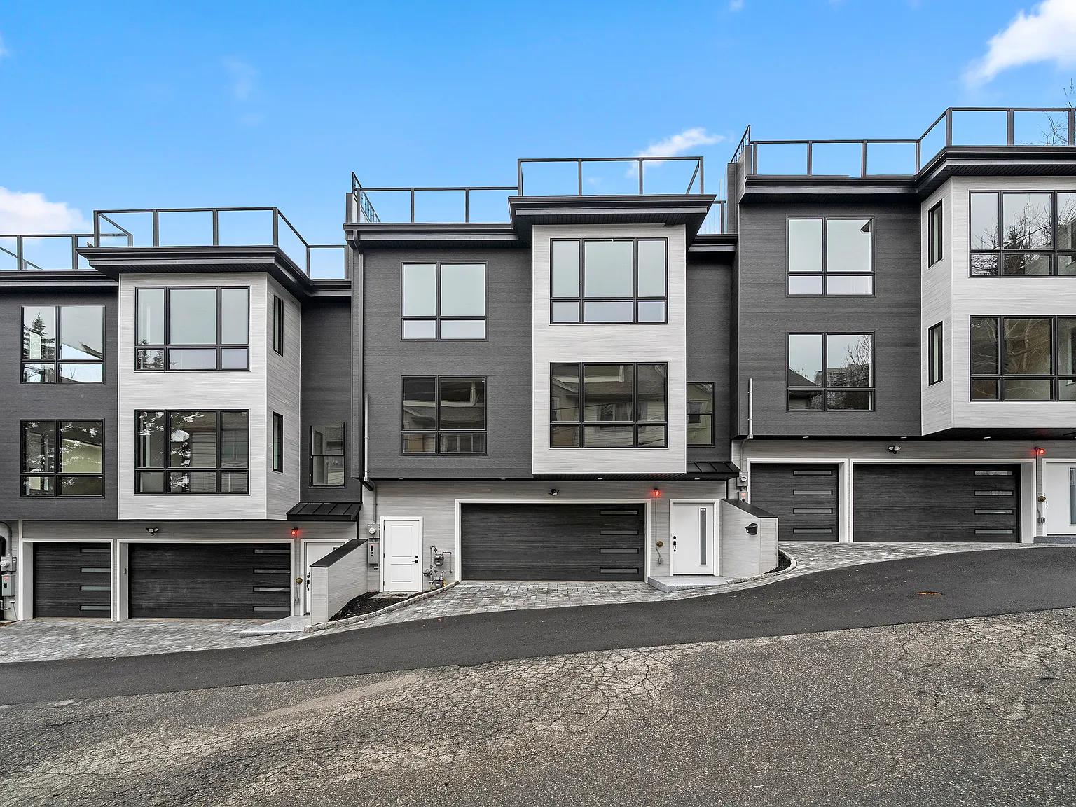 4 bed, 5.5 bath, 3600 sqft, $8,500 — Photo 1
