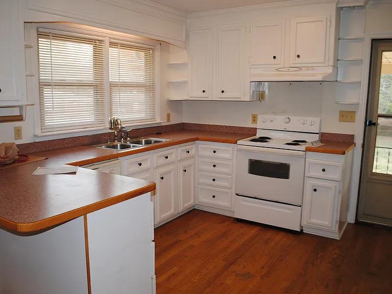 7000 Holly Springs Rd — Photo 2