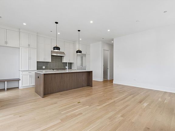 5th image of 3820 N Damen Ave #2