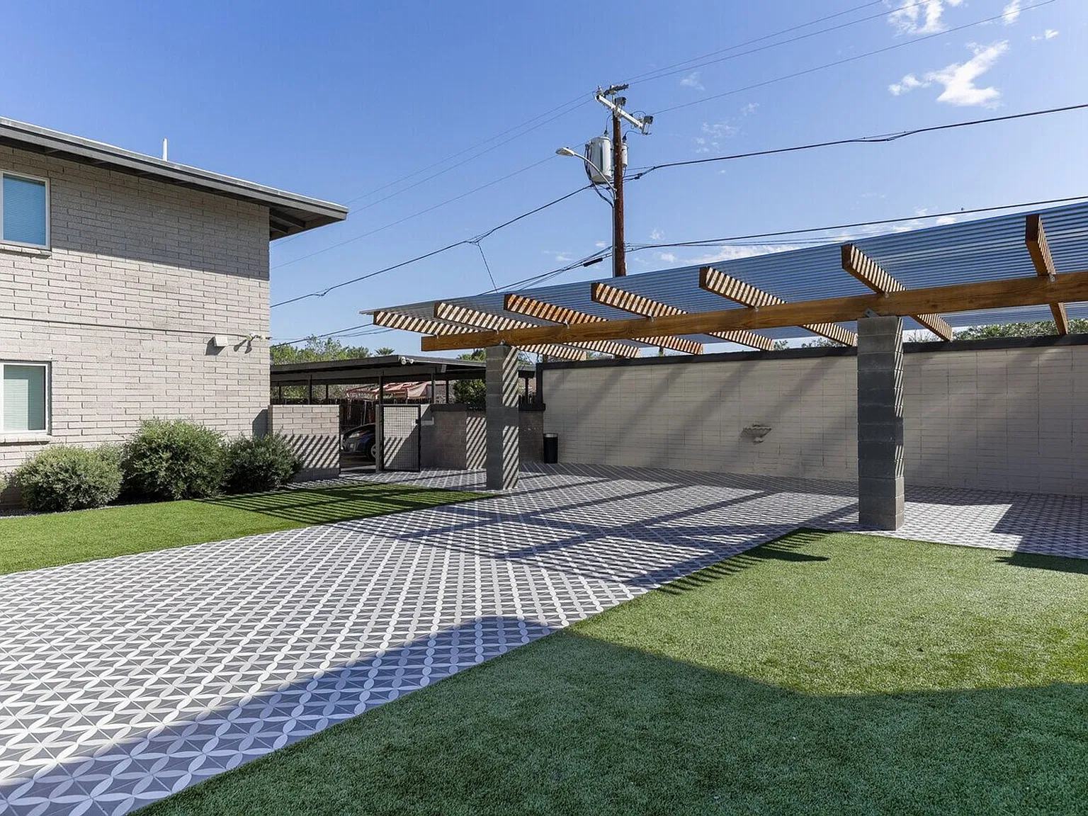 Discover your new home, prime Scottsdale location. Ask about our amazing move in specials! — Photo 4