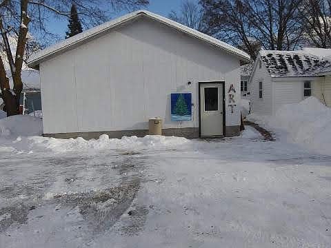 5th image of 109 E Avenue B