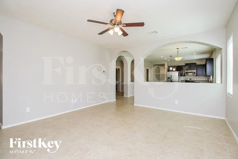 3 bed, 2.0 bath, 1831 sqft, $2,250 — Photo 3