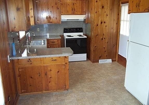 3rd image of 7342 Briardale Dr