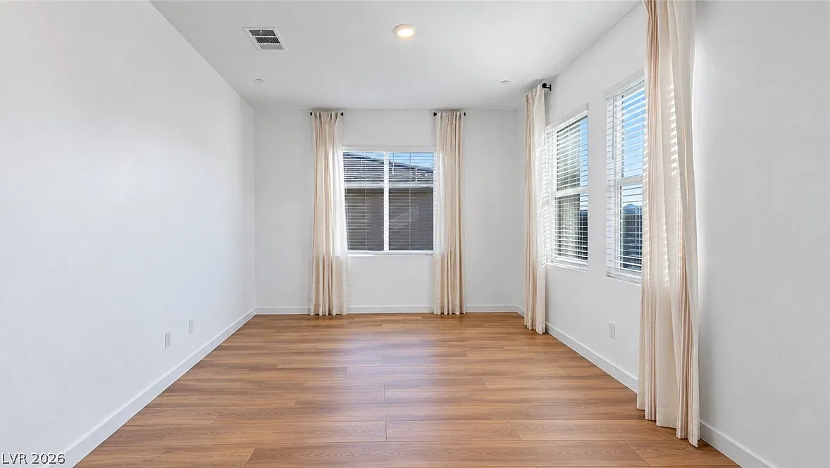4 bed, 3.0 bath, 2257 sqft, $3,000 — Photo 4