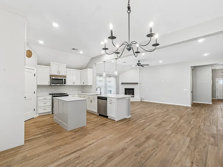 6509 NW 150th Ter — Photo 15