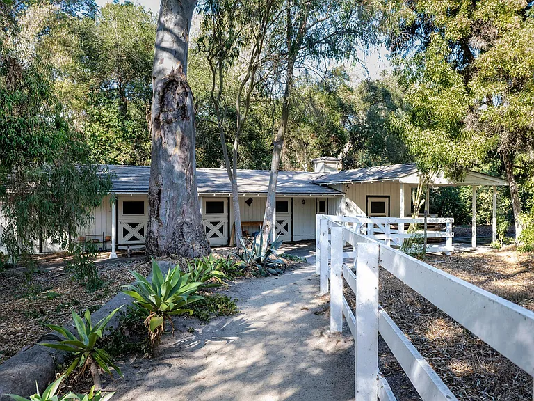 4241 Mariposa Dr — Photo 6