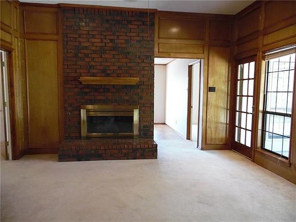 3rd image of 638 Stoneybrook Dr
