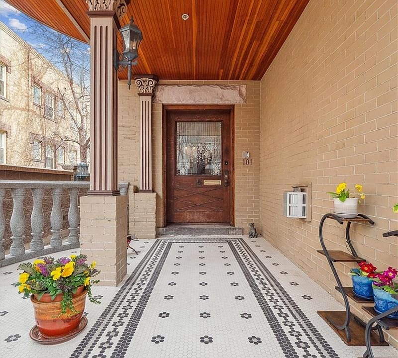 1st image of 1022 N Pearl Street #101