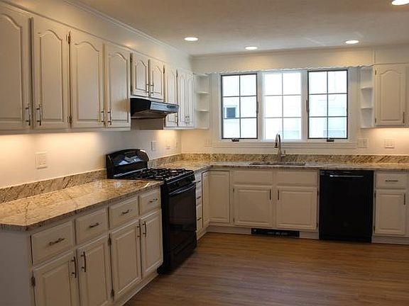 3rd image of 16 Orchard St #1