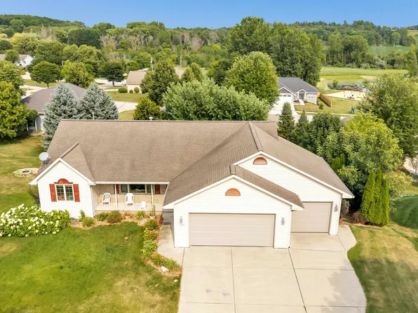 1416 Wilbert Hill Ct, Green Bay, WI 54313