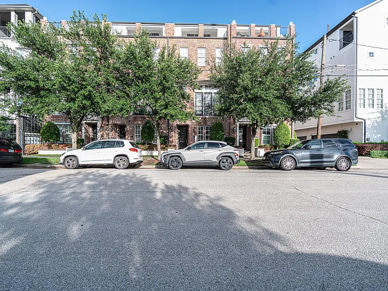 1027 Saint Charles St — Photo 28