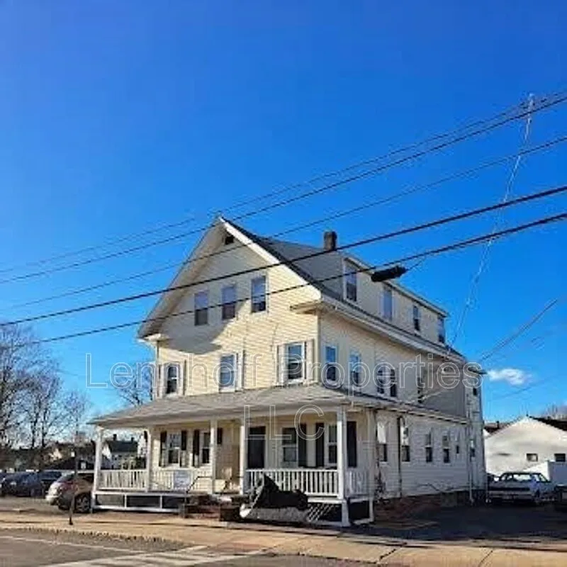 1 bed, 1.0 bath, $900 — Photo 1