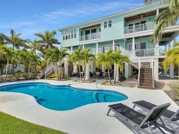 17387 Dolphin St E, Sugarloaf, FL 33042