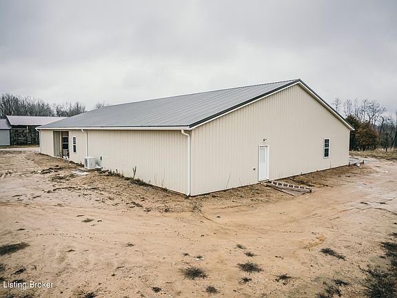 3rd image of 109 S Hardin St