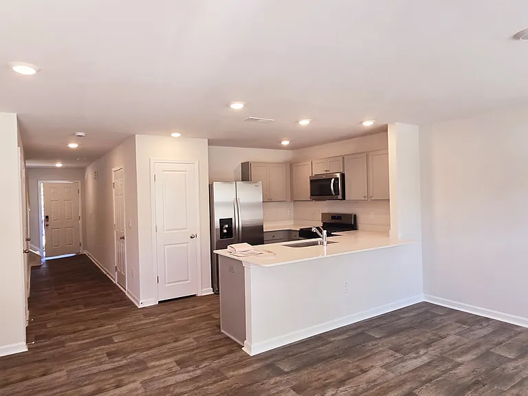 311 Cherry Laurel Dr — Photo 6