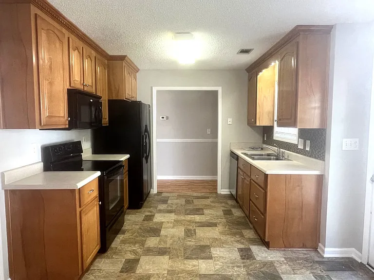 103 Reese Dr — Photo 6