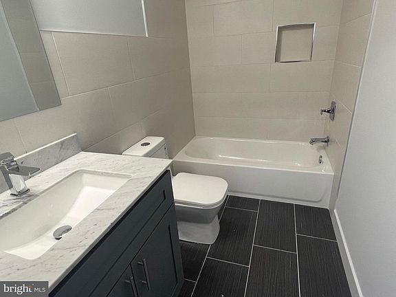 4th image of 2224 N Franklin St #2