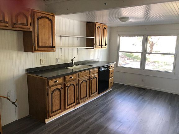 2nd image of 205 Grandview Dr