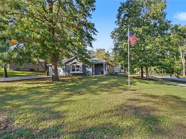 1100 Fremont St, Baldwin City, KS 66006