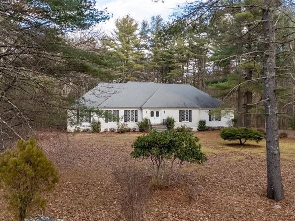 16 Anglewood Ln, North Reading, MA 01864
