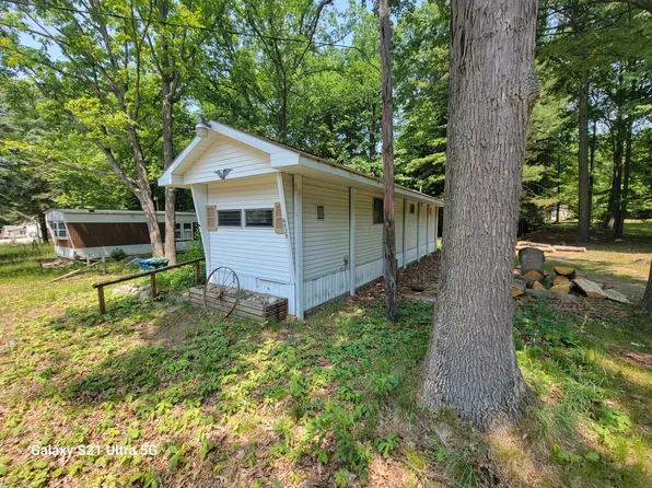 6828 Danes Dr, Houghton Lake, MI 48629