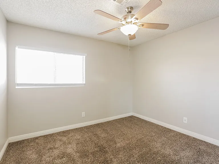 4136 Glenfield Cir — Photo 12