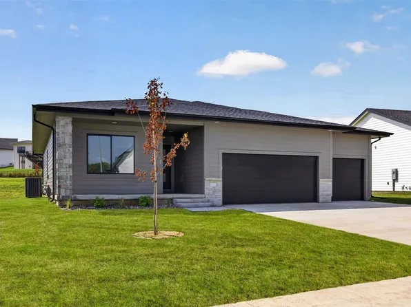16515 Deerview Dr, Urbandale, IA 50323