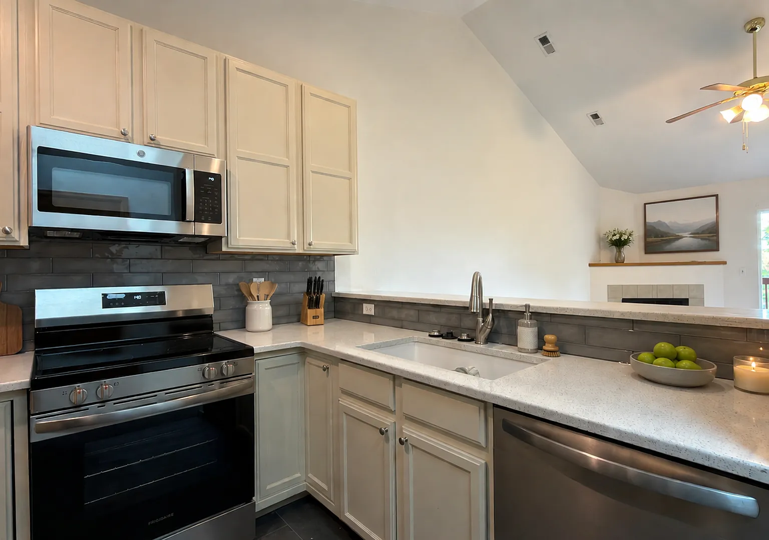 Great Condo close to CSU — Photo 2