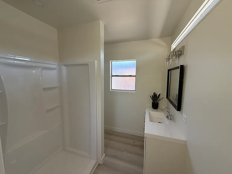7725 Owensmouth Ave — Photo 19