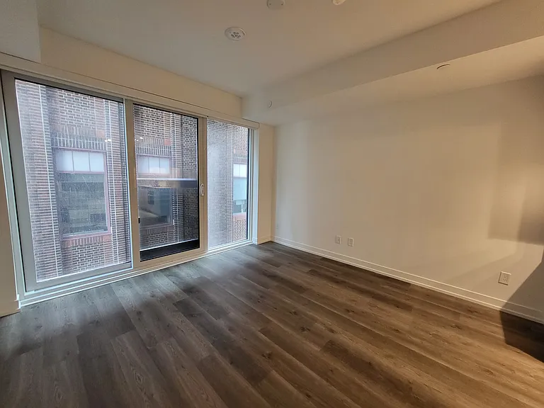771 Yonge St — Photo 18