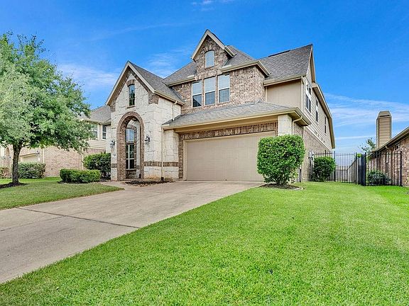 3rd image of 35 Hearthshire Cir