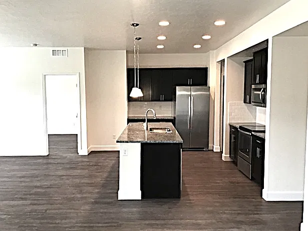 5 bed, 3.0 bath, 2198 sqft, $3,090 — Photo 4