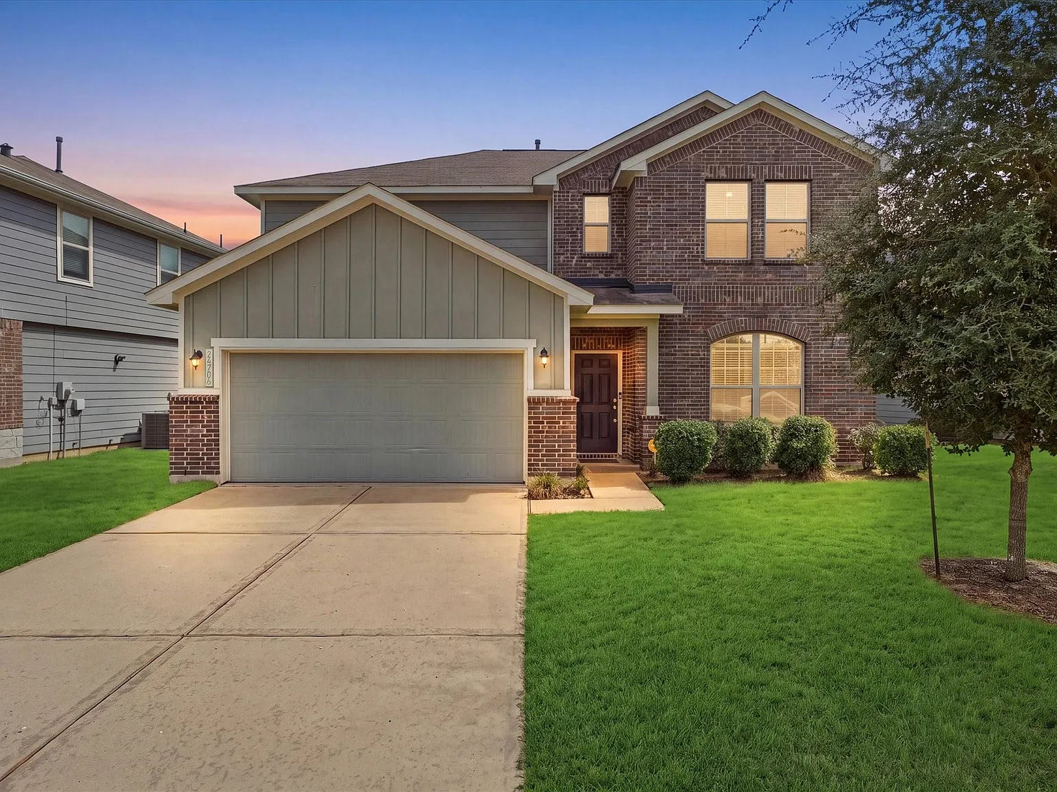 3 bed, 2.5 bath, 2630 sqft, $2,200 — Photo 1