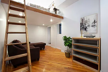 Rented by R New York