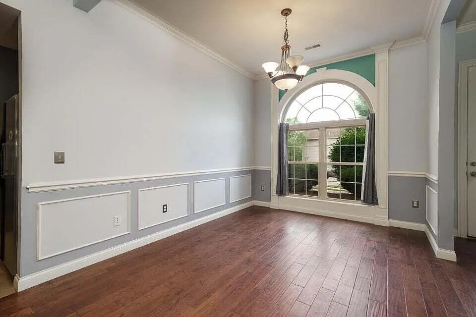 3 bed, 1923 sqft, $2,195 — Photo 4